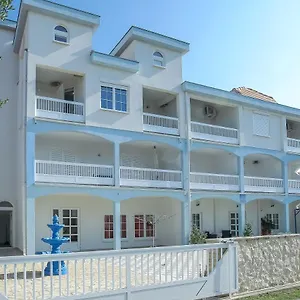 Aparthotel Senita's &, Nin